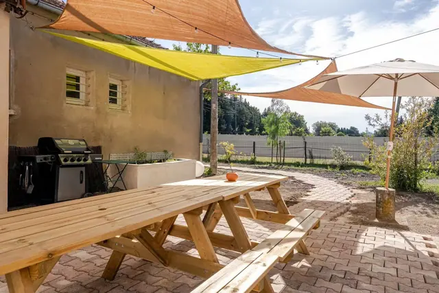 Pergola et table de pique-nique